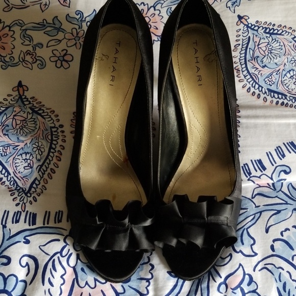 Tahari heels - Picture 1 of 5